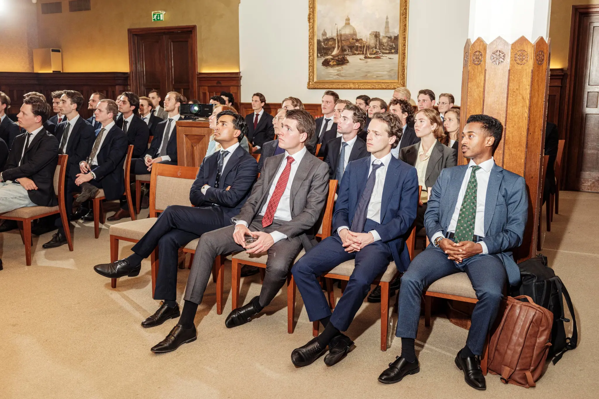 Leden van Mutual Fund tijdens een gezamenlijke bijeenkomst